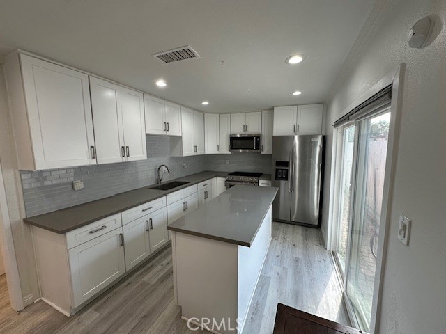 Detail Gallery Image 11 of 29 For 2820 W Chandler Bld, Burbank,  CA 91505 - 3 Beds | 2 Baths