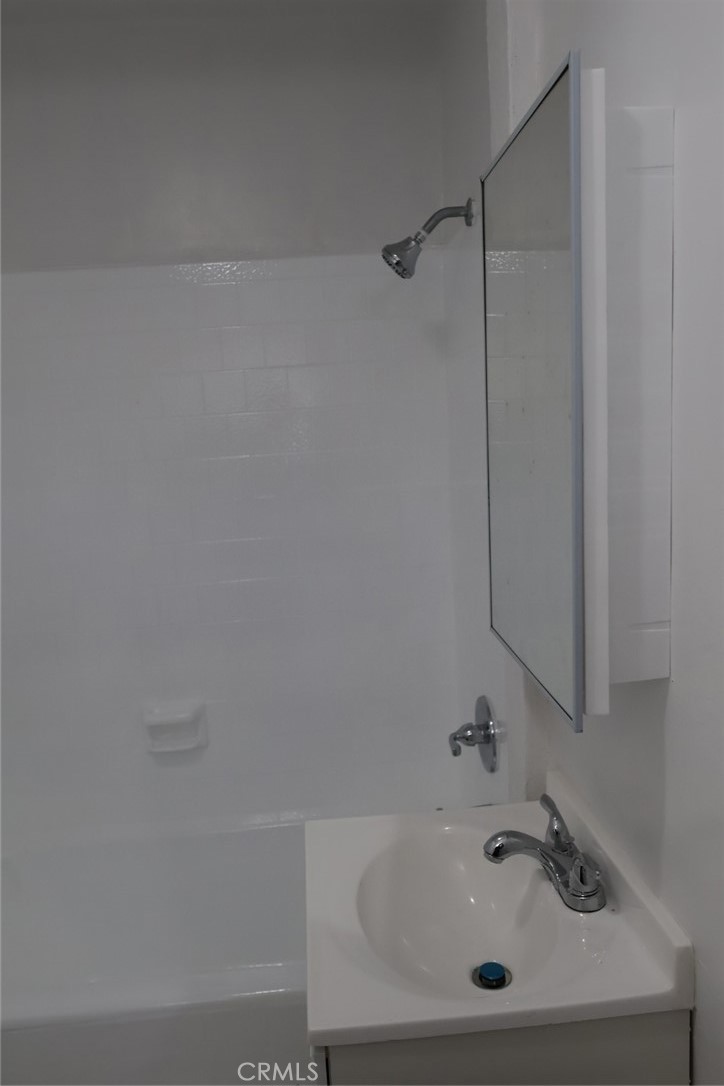 https://media.crmls.org/medias/4d3a6edc-8518-4dd0-a999-d743a9ec8050.jpg?preset=X-Large