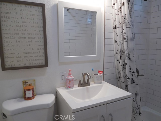 Detail Gallery Image 14 of 45 For 22030 Calvert St #3,  Woodland Hills,  CA 91367 - 2 Beds | 1 Baths