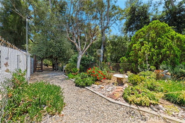Image 31 of 33 For 21885 Lake Mathews Drive