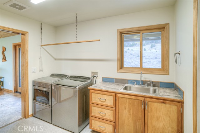 Detail Gallery Image 21 of 69 For 22435 Old Hwy 99, Weed,  CA 96094 - 3 Beds | 2 Baths
