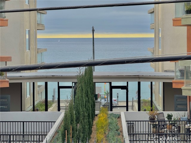 Detail Gallery Image 14 of 30 For 1301 S Catalina #K,  Redondo Beach,  CA 90277 - 2 Beds | 3 Baths
