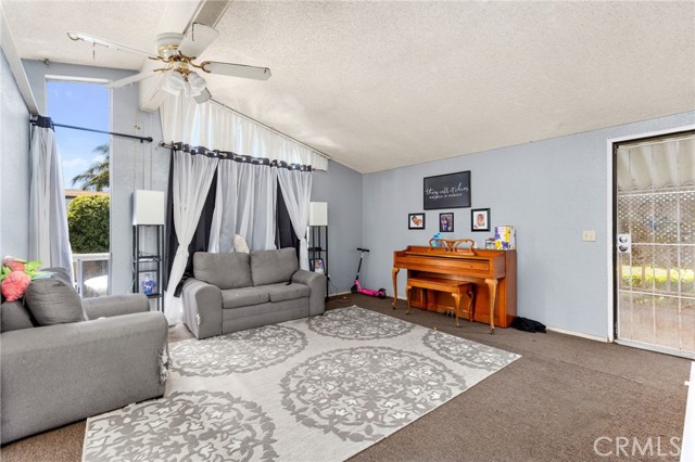 Detail Gallery Image 7 of 43 For 307 S Smith Ave #34,  Corona,  CA 92882 - 4 Beds | 2 Baths