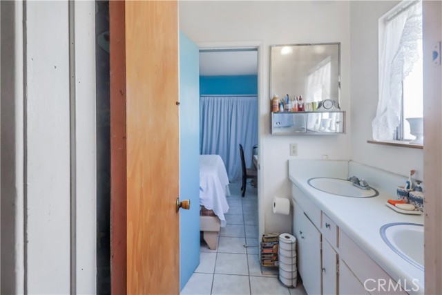 Detail Gallery Image 6 of 15 For 2462 Adriatic Ave, Long Beach,  CA 90810 - 4 Beds | 2 Baths