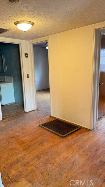 Detail Gallery Image 9 of 19 For 2452 S Holloway Ave, Fresno,  CA 93725 - 3 Beds | 1 Baths