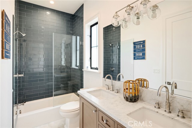 2001 Oak Avenue, Manhattan Beach, California 90266, 5 Bedrooms Bedrooms, ,5 BathroomsBathrooms,Residential,For Sale,Oak,SB25183354