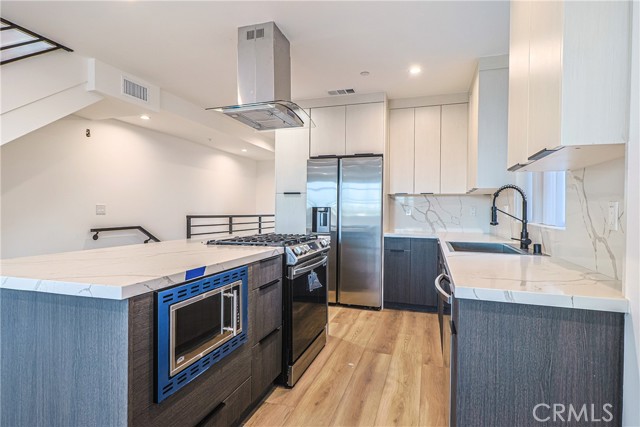 Detail Gallery Image 10 of 22 For 1704 S Redondo Bld, Los Angeles,  CA 90019 - 4 Beds | 4 Baths