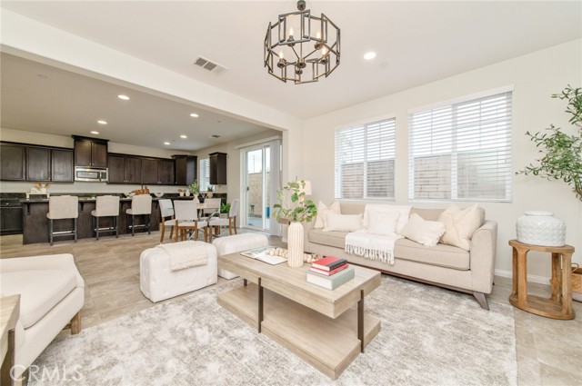 Detail Gallery Image 15 of 47 For 7114 Beckett Field, Corona,  CA 92880 - 3 Beds | 3 Baths