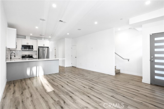 Detail Gallery Image 4 of 32 For 10857 Morrison #1/2,  North Hollywood,  CA 91601 - 4 Beds | 3 Baths