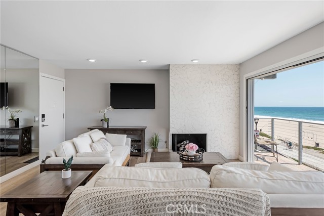 2208 The Strand, Manhattan Beach CA: https://media.crmls.org/medias/4d3fb14a-f280-40c8-a8b9-7ec81a0d8938.jpg