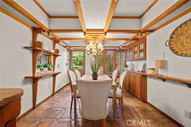 Dining room w pass through to kitchen