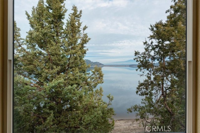 Detail Gallery Image 7 of 25 For 5246 Spearpoint, Weed,  CA 96094 - 2 Beds | 2/1 Baths