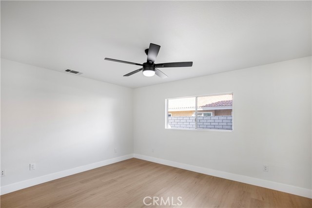 12930 Norfolk Lane, Victorville CA: https://media.crmls.org/medias/4d426f57-ffa2-48a2-8e12-67ce72c809ae.jpg