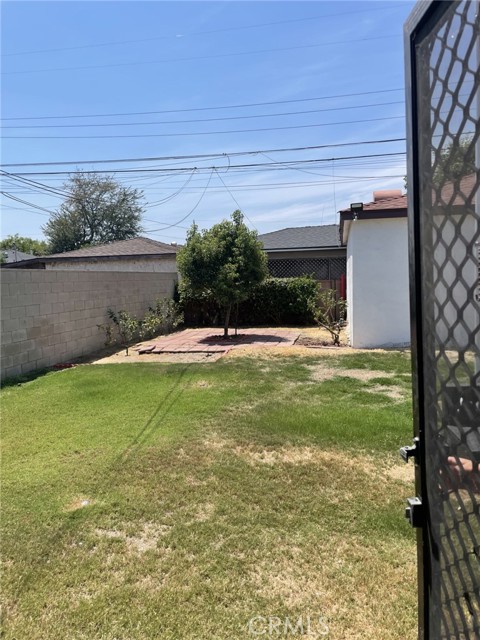 10813 Flallon Avenue, Santa Fe Springs CA: https://media.crmls.org/medias/4d443696-a28c-406f-8696-29258fa3d7de.jpg