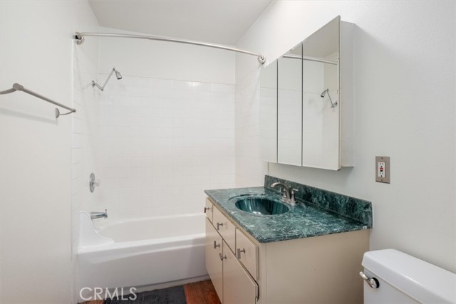 Detail Gallery Image 10 of 18 For 12801 Moorpark St #213,  Studio City,  CA 91604 - 2 Beds | 2 Baths