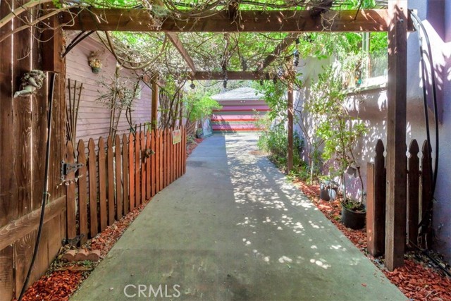 Detail Gallery Image 33 of 38 For 2310 Poinsettia, Santa Ana,  CA 92706 - 3 Beds | 2 Baths