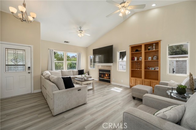 Detail Gallery Image 7 of 66 For 16495 Stevens Ave, Lake Elsinore,  CA 92530 - 3 Beds | 2/1 Baths