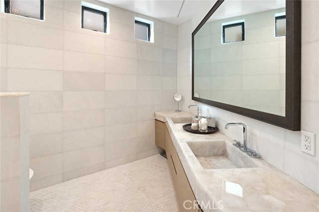 Detail Gallery Image 19 of 38 For 32 Emerald Bay, Laguna Beach,  CA 92651 - 3 Beds | 3/1 Baths