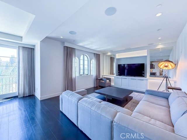 443 N Palm Drive, Beverly Hills CA: https://media.crmls.org/medias/4d49f61f-7456-4079-9957-0b4200615a5a.jpg