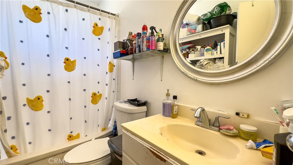 https://media.crmls.org/medias/4d49f9cf-78b4-43ea-8bd6-e0802e491456.jpg?preset=X-Large