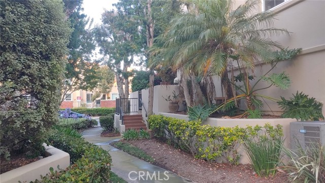Detail Gallery Image 2 of 21 For 19476 Mountainview Ln, Huntington Beach,  CA 92648 - 2 Beds | 2/1 Baths
