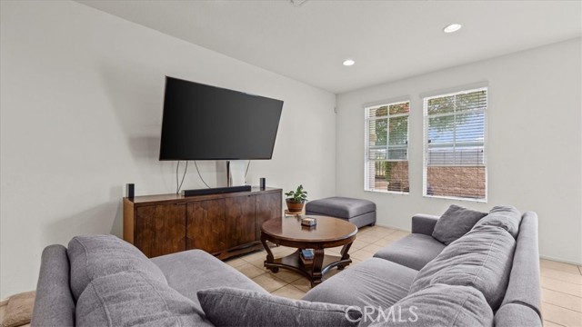 12533 Cipriano Lane, Eastvale CA: https://media.crmls.org/medias/4d4d3493-5e2f-4a10-9725-872a503e6740.jpg
