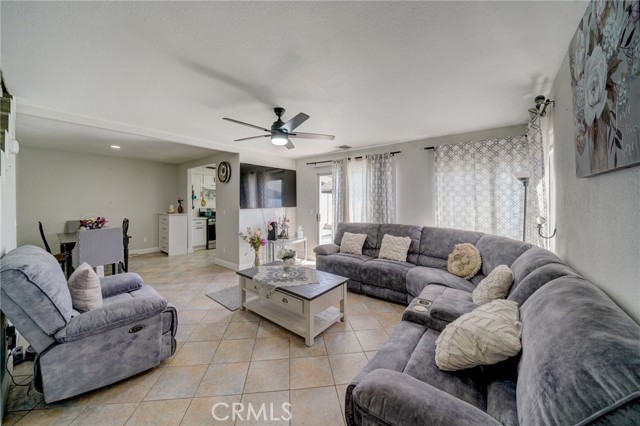 Detail Gallery Image 10 of 39 For 8961 Summerwood Way, Fontana,  CA 92335 - 3 Beds | 2/1 Baths