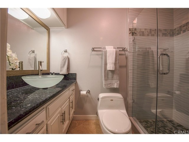 Detail Gallery Image 14 of 19 For 200 Mcneil Ln #102,  Newport Beach,  CA 92663 - 2 Beds | 2 Baths