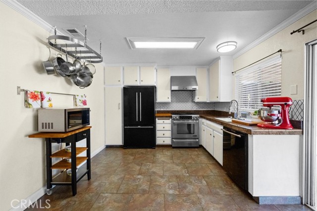 Detail Gallery Image 13 of 63 For 2078 Woodlawn, Corona,  CA 92882 - 3 Beds | 2 Baths