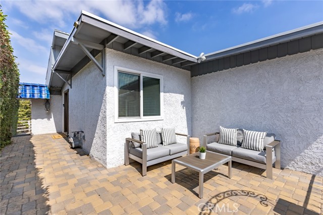 22253 Del Valle Street, Woodland Hills CA: https://media.crmls.org/medias/4d4e8cf7-84d1-4087-9407-d43abe37a8ff.jpg