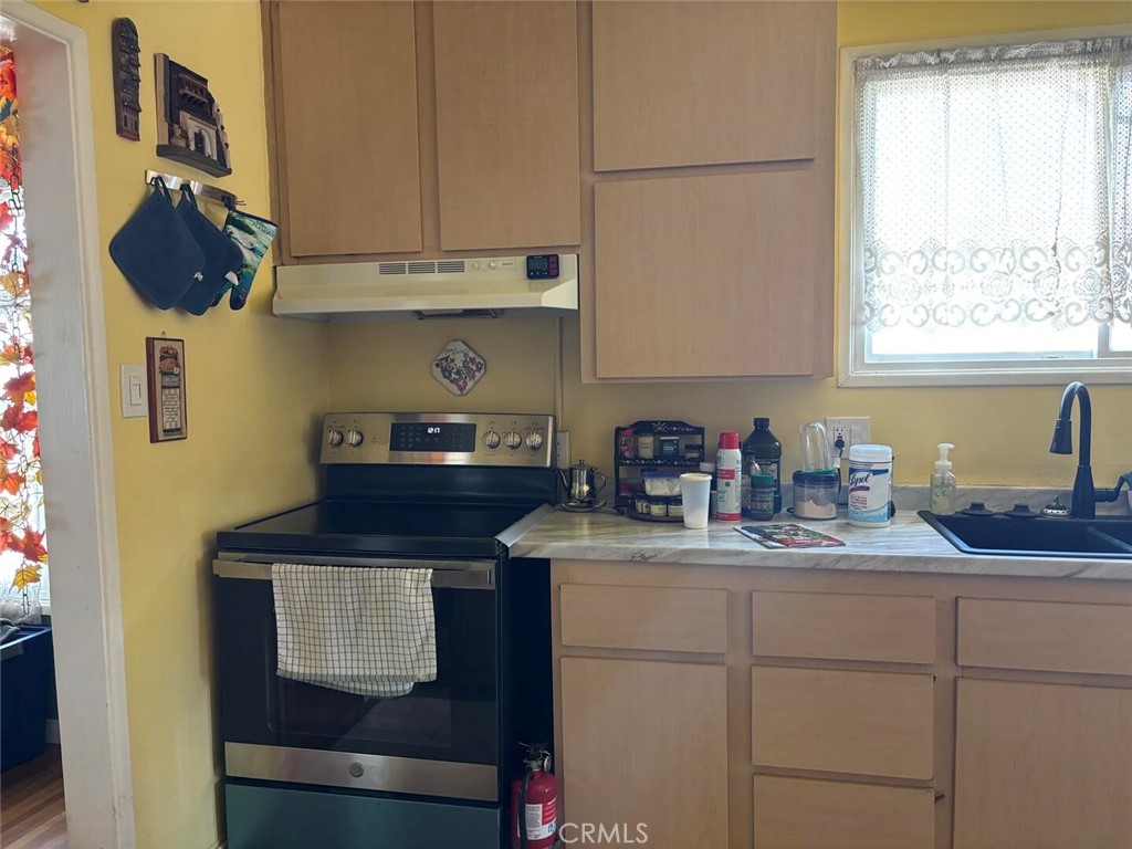 https://media.crmls.org/medias/4d4ef4ee-8502-4f84-bb07-eab17163dc3e.jpg?preset=X-Large