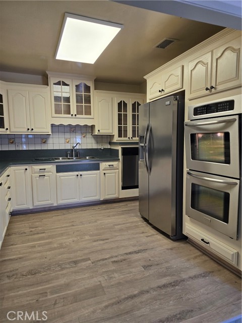 Detail Gallery Image 3 of 6 For 10441 La Mirada Bld, Whittier,  CA 90604 - 4 Beds | 2 Baths