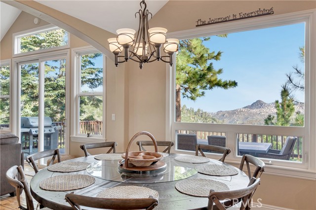 Detail Gallery Image 22 of 61 For 1119 Brentwood Dr, Lake Arrowhead,  CA 92352 - 4 Beds | 3/1 Baths