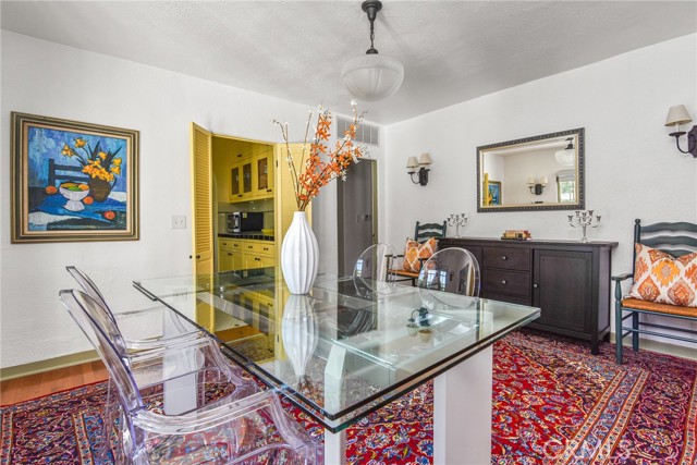 Detail Gallery Image 3 of 41 For 8246 4th St, Los Angeles,  CA 90048 - 2 Beds | 2 Baths
