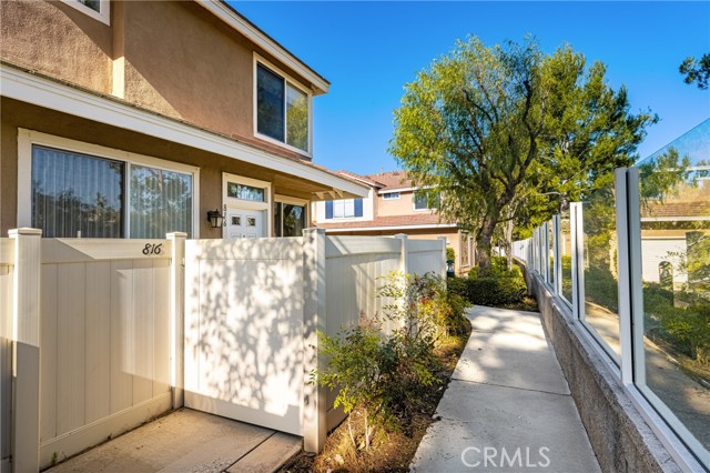 Detail Gallery Image 2 of 38 For 816 S Yellowstone Way, Anaheim Hills,  CA 92808 - 3 Beds | 2/1 Baths