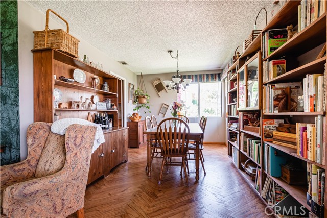 5535 Charlotte Lane, Jurupa Valley CA: https://media.crmls.org/medias/4d52964c-77b7-4fed-8f47-a88d4ba97f82.jpg