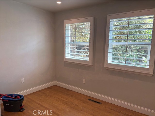 12917 Gladstone photo 10