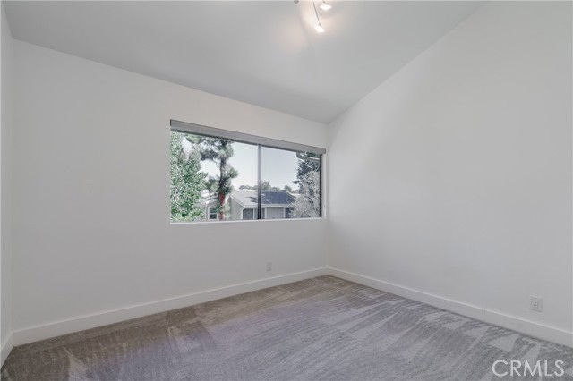 22139 burbank, Woodland Hills CA: https://media.crmls.org/medias/4d537051-4386-4b72-a19b-c8de228c1cab.jpg