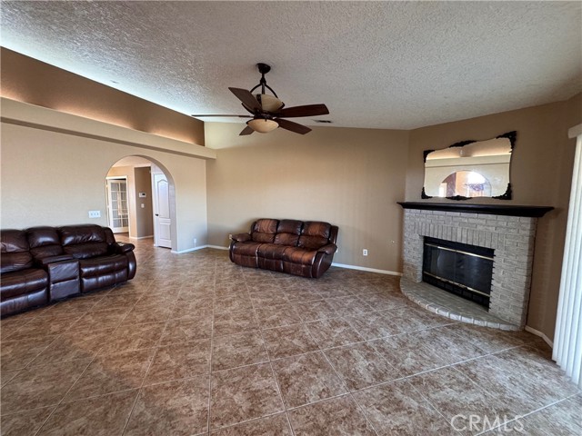 Detail Gallery Image 10 of 32 For 28180 Cochise Ave, Barstow,  CA 92311 - 3 Beds | 2 Baths