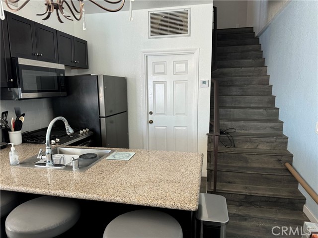 Detail Gallery Image 7 of 11 For 17242 Grand Ave #B,  Lake Elsinore,  CA 92530 - 3 Beds | 2 Baths