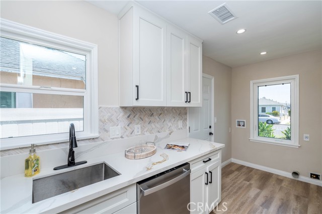Detail Gallery Image 14 of 21 For 2241 Grand Ave, Long Beach,  CA 90815 - 4 Beds | 2 Baths