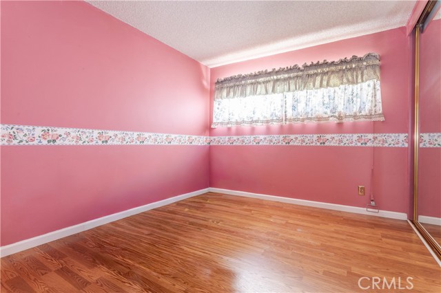 Detail Gallery Image 16 of 34 For 8811 Hayvenhurst Ave, North Hills,  CA 91343 - 4 Beds | 2 Baths