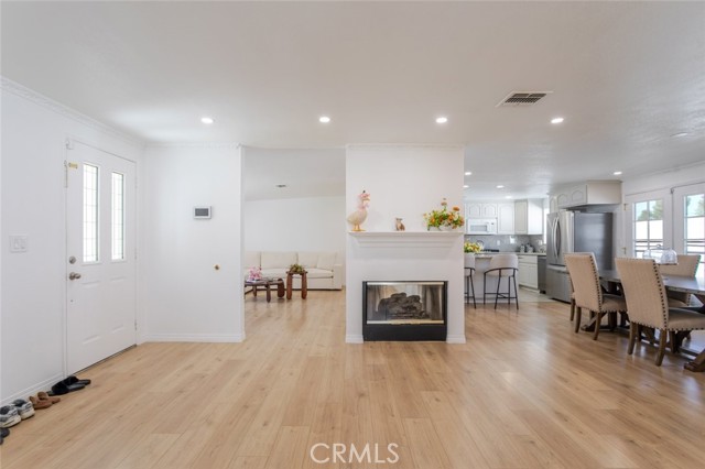 Detail Gallery Image 8 of 39 For 22459 Guadilamar Dr, Saugus,  CA 91350 - 3 Beds | 2 Baths