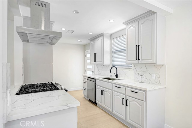 Detail Gallery Image 5 of 29 For 18216 Hartland St, Reseda,  CA 91335 - – Beds | – Baths