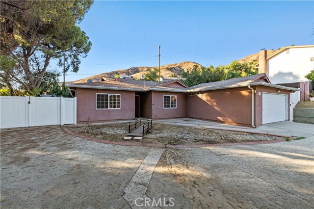 10685 Ledeen Drive, Lakeview Terrace CA: https://media.crmls.org/medias/4d5b77d8-7c9b-477a-ba89-94d82164d68f.jpg
