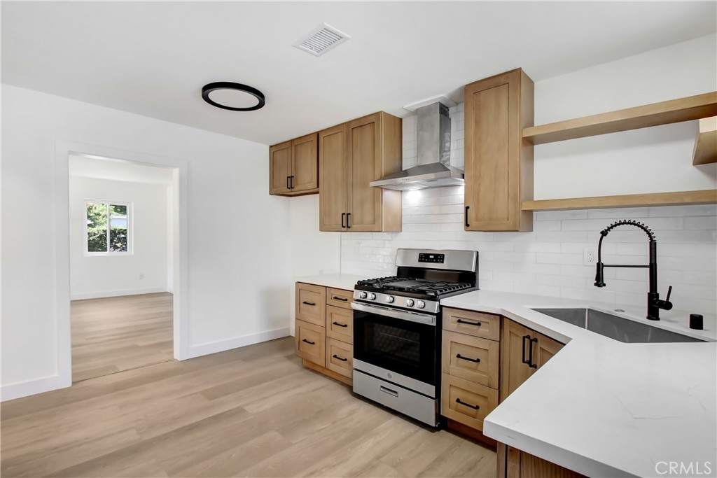 73 W Gilman Street
