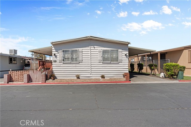 350 S Willow AVe, Rialto CA: https://media.crmls.org/medias/4d5d0bbf-947c-45be-aacc-bcd725b8b432.jpg