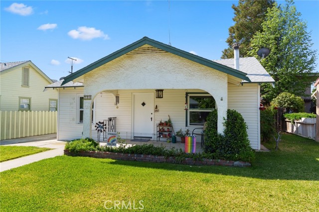 221 College Avenue, Coalinga CA: https://media.crmls.org/medias/4d5d4018-54d6-4372-8410-9b3ec512c3e7.jpg