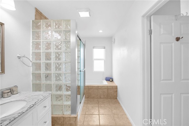 8381 E Hendrie Street, Long Beach CA: https://media.crmls.org/medias/4d5e42ba-e1fb-423b-905d-31204948ba47.jpg