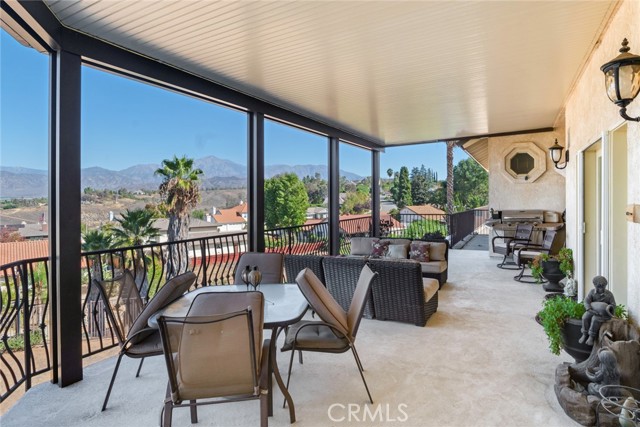 Huge Rear Patio Deck